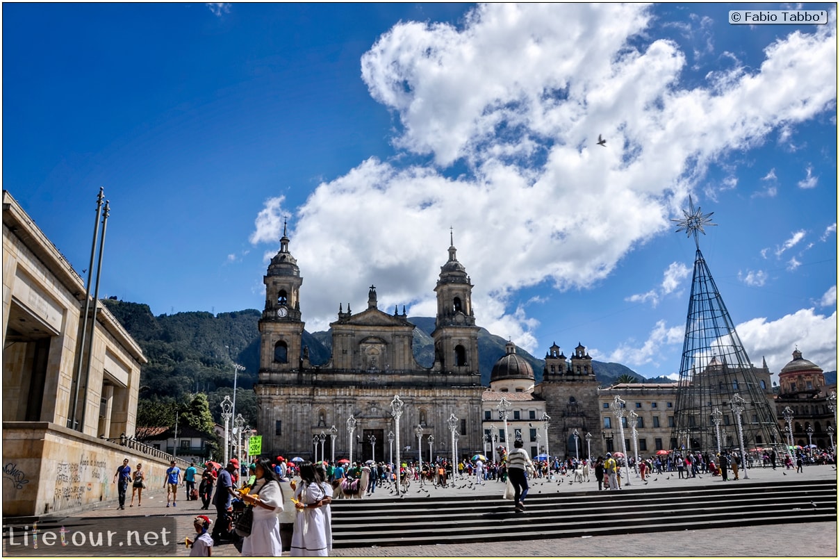 Fabio_s-LifeTour---Colombia-(2015-January-February)---Bogota_---Candelaria---Bolivar-Plaza---2561