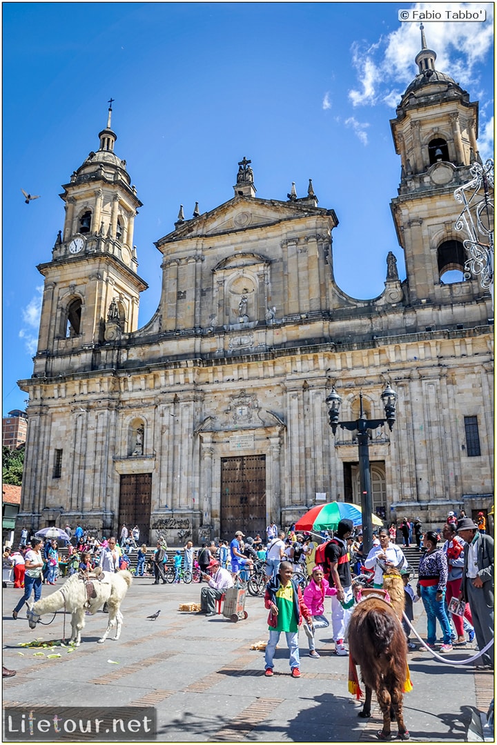 Fabio_s-LifeTour---Colombia-(2015-January-February)---Bogota_---Candelaria---Bolivar-Plaza---5287