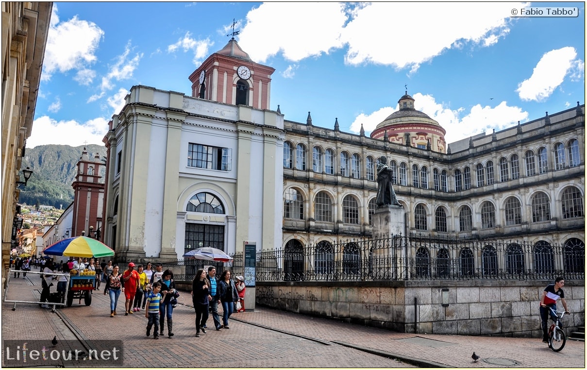 Fabio_s-LifeTour---Colombia-(2015-January-February)---Bogota_---Candelaria---Bolivar-Plaza---6233