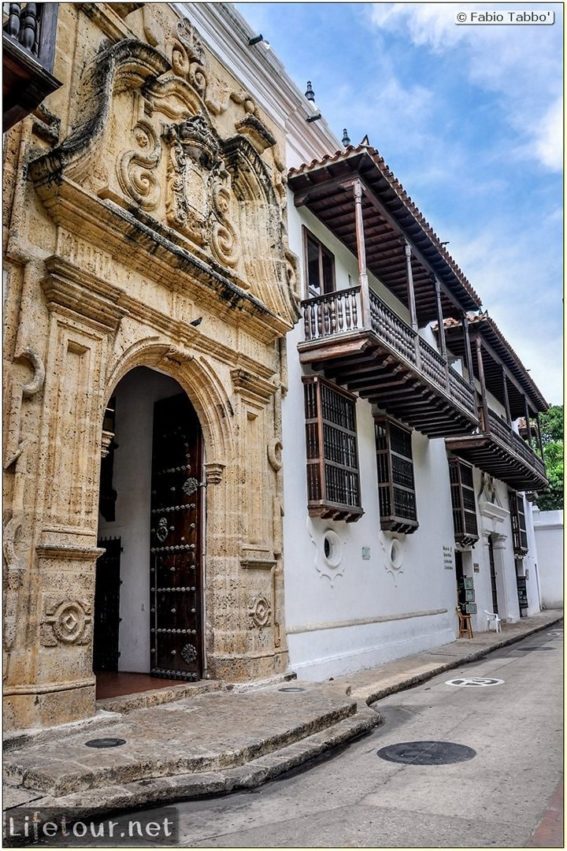 Fabio_s-LifeTour---Colombia-(2015-January-February)---Cartagena---Walled-city---Plaza-de-Bolivar---9980