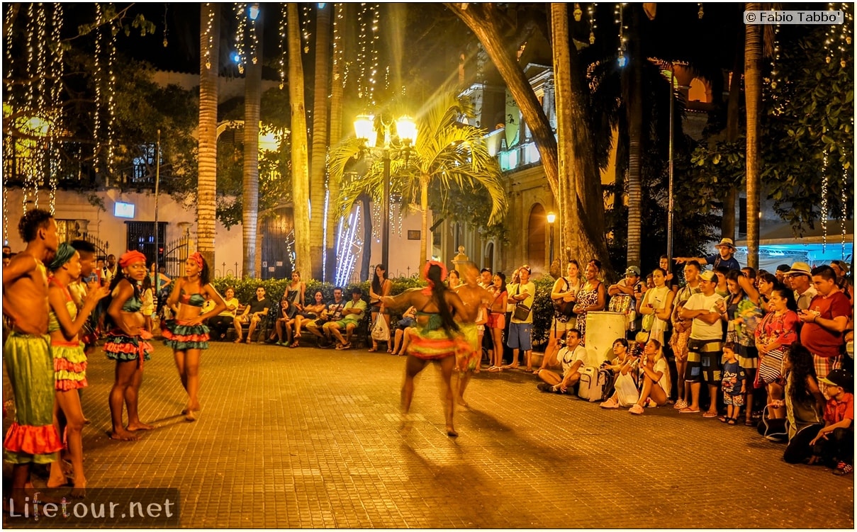 Fabio_s-LifeTour---Colombia-(2015-January-February)---Cartagena---Walled-city---Street-dance-shows---6485