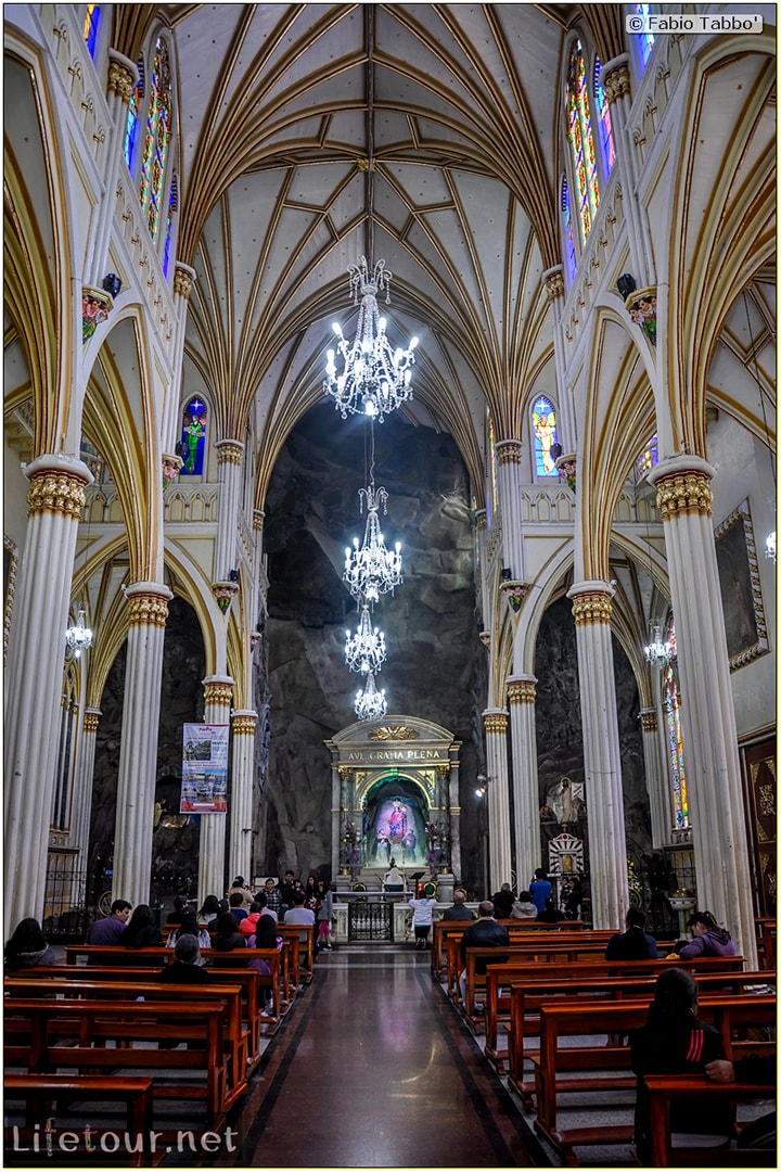 Fabio_s-LifeTour---Colombia-(2015-January-February)---Ipiales---Las-Lajas-sanctuary---Inside-the-Las-Lajas-church---4526