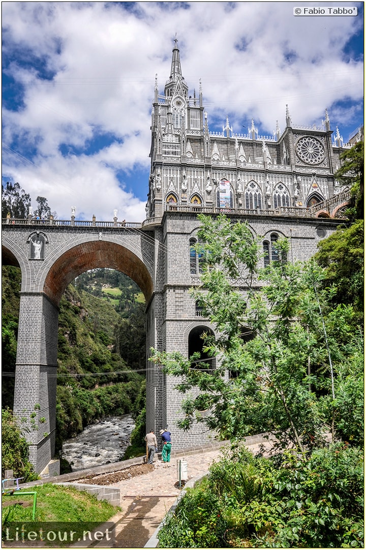 Fabio_s-LifeTour---Colombia-(2015-January-February)---Ipiales---Las-Lajas-sanctuary---Outside-views---8361