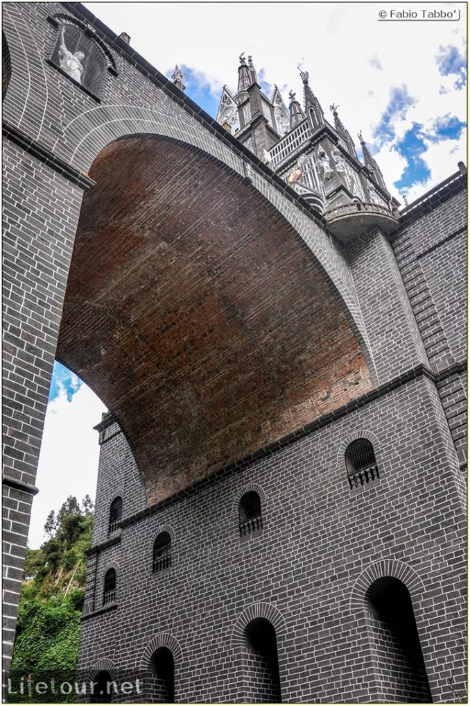 Fabio_s-LifeTour---Colombia-(2015-January-February)---Ipiales---Las-Lajas-sanctuary---Outside-views---8691