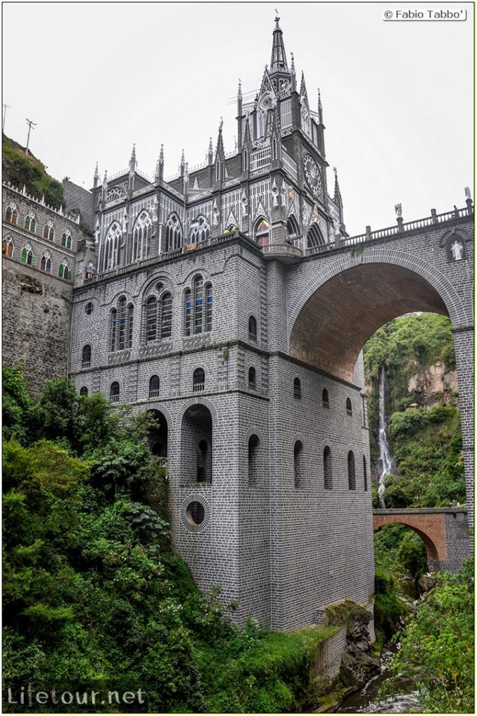 Fabio_s-LifeTour---Colombia-(2015-January-February)---Ipiales---Las-Lajas-sanctuary---Outside-views---8858