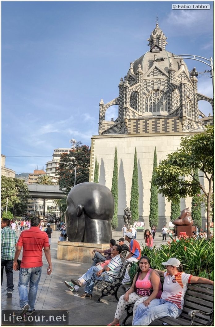 Fabio_s-LifeTour---Colombia-(2015-January-February)---Medellin---Candelaria---Botero-Plaza---3596