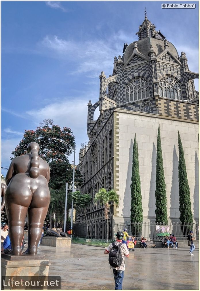 Fabio_s-LifeTour---Colombia-(2015-January-February)---Medellin---Candelaria---Botero-Plaza---3844