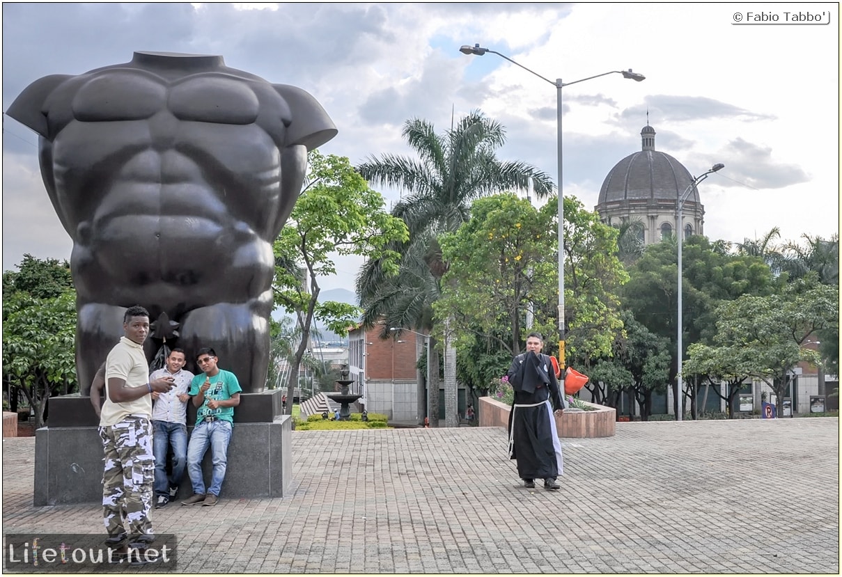 Fabio_s-LifeTour---Colombia-(2015-January-February)---Medellin---Candelaria---Botero-Plaza---4137 COVER