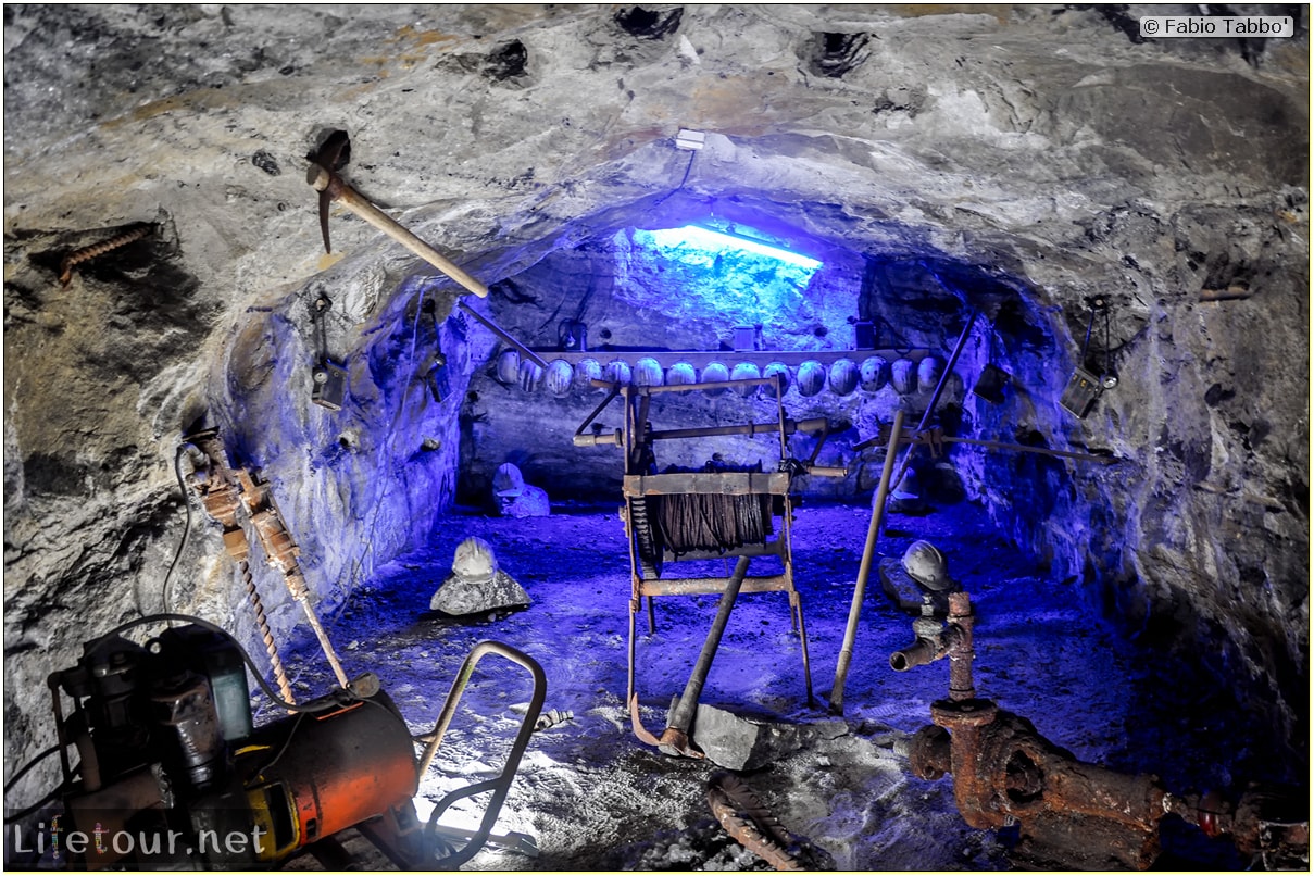 Fabio_s-LifeTour---Colombia-(2015-January-February)---Zipaquira_---Salt-cathedral-(Catedral-de-Sal)---Playing-with-dynamite---9918