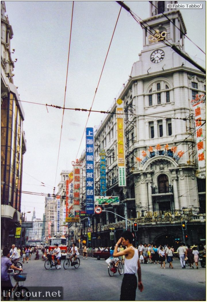 Fabio's LifeTour - China (1993-1997 and 2014) - Shanghai (1993 and 2014) - Tourism - Nanjing road - 1993 - 19882