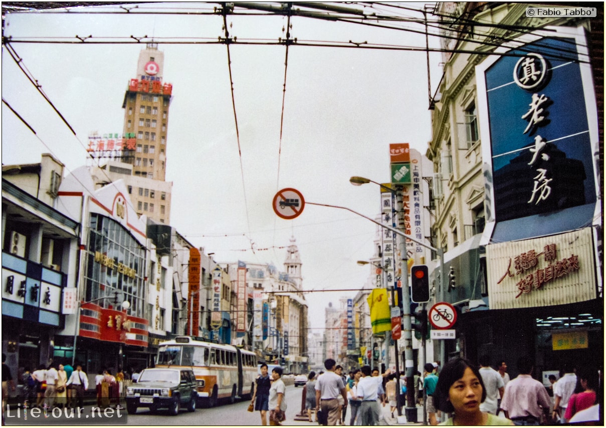 Fabio's LifeTour - China (1993-1997 and 2014) - Shanghai (1993 and 2014) - Tourism - Nanjing road - 1993 - 19883