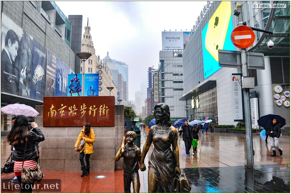 Fabio's LifeTour - China (1993-1997 and 2014) - Shanghai (1993 and 2014) - Tourism - Nanjing road - 2014 - 7821