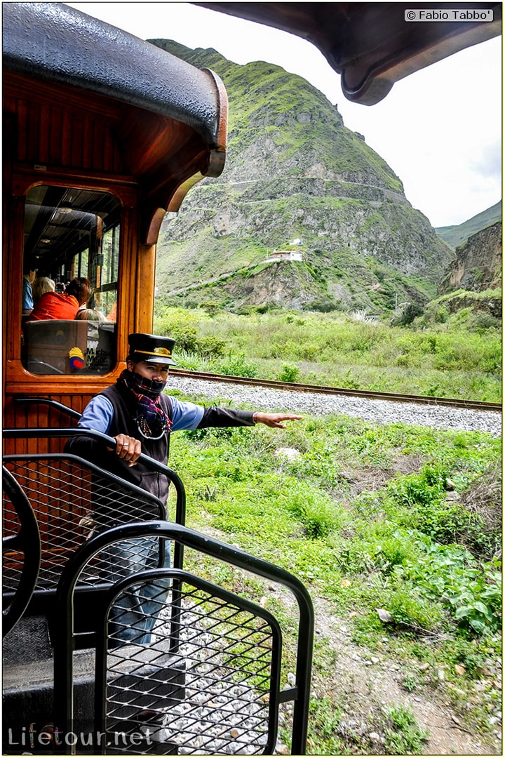 Fabio_s-LifeTour---Ecuador-(2015-February)---Alausi---El-Nariz-del-Diablo-(steam-train-ride)---12273