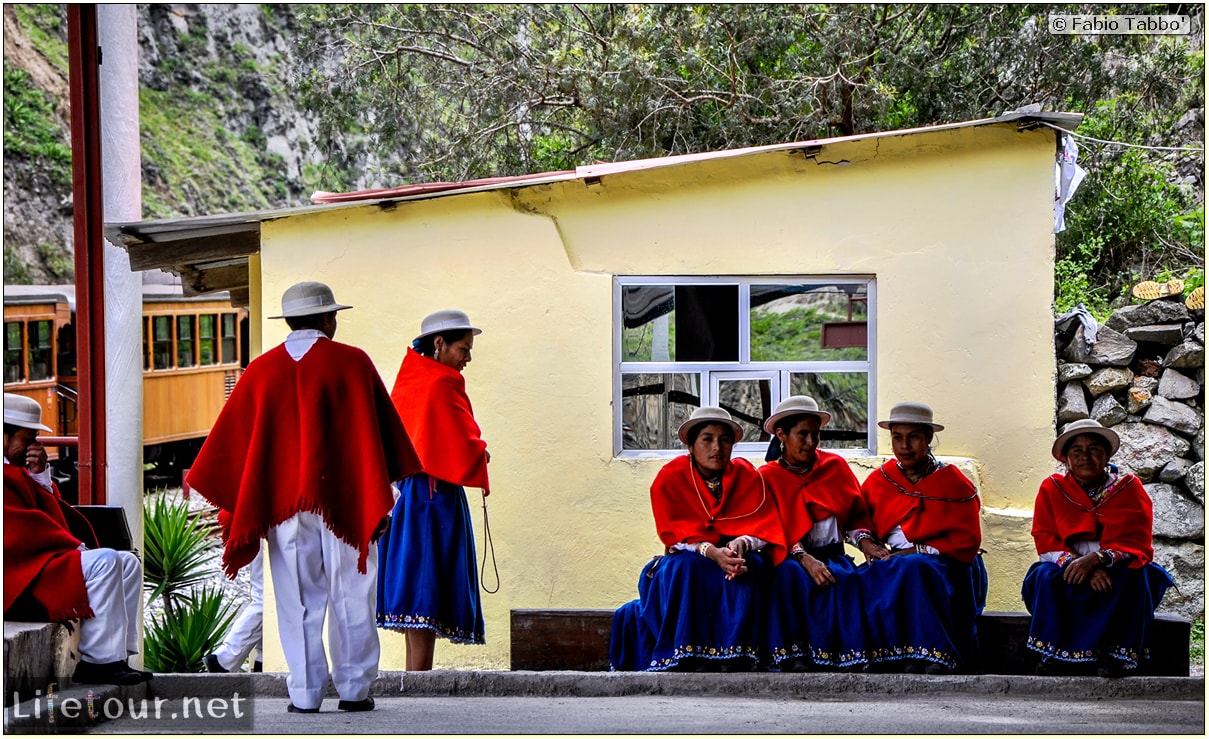 Fabio_s-LifeTour---Ecuador-(2015-February)---Alausi---El-Nariz-del-Diablo-(steam-train-ride)---12338