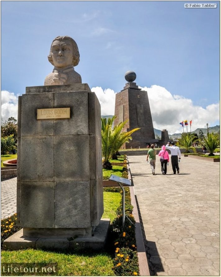 Fabio_s-LifeTour---Ecuador-(2015-February)---Mitad-del-mundo---Ciudad-Mitad-del-Mundo-(Equator-line)---10636