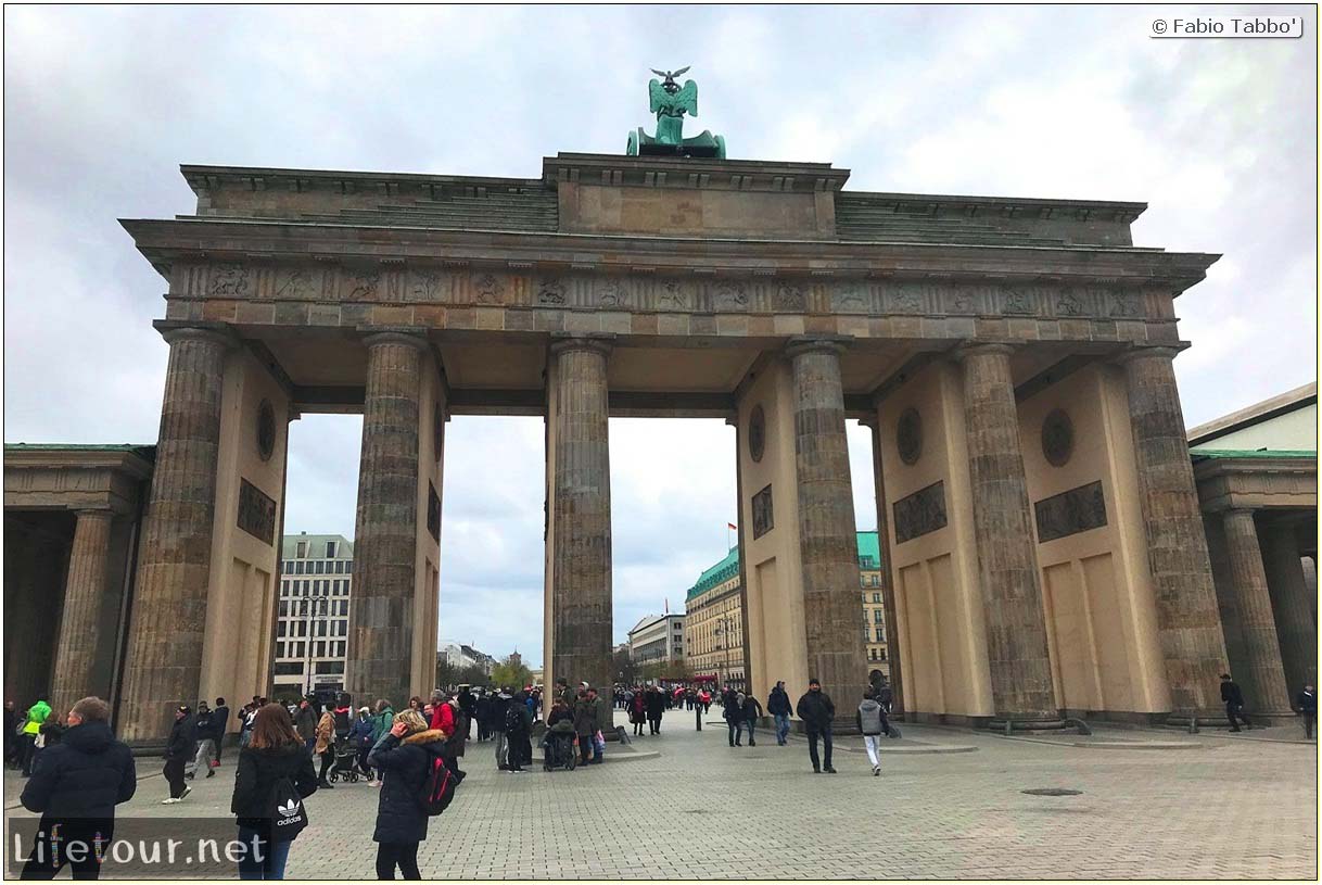 Germany-Tourism-Brandenburg Gate-49