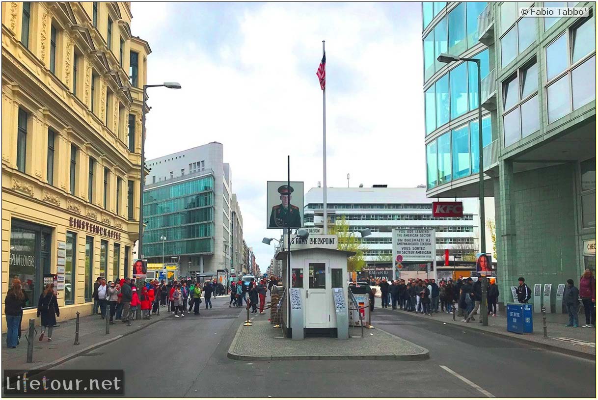 Germany-Tourism-Checkpoint Charlie-38